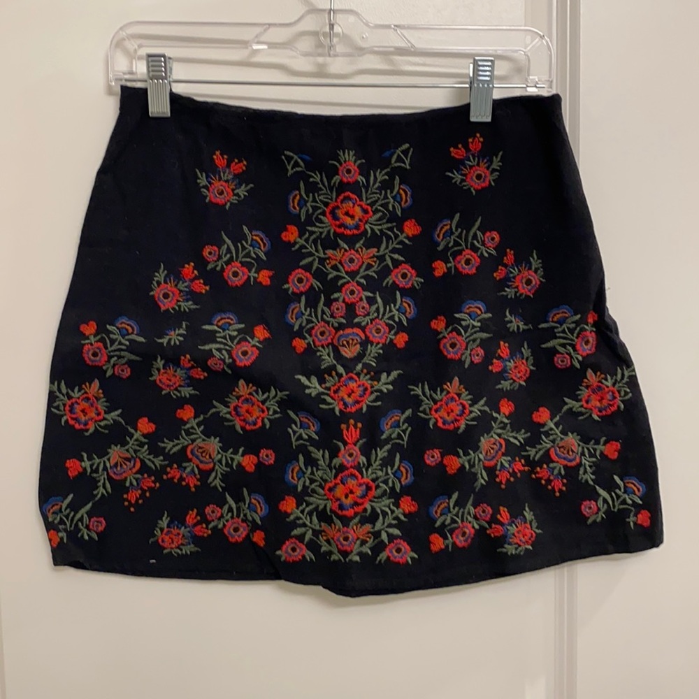 Zara embroidered Skirt Size S